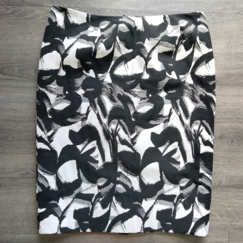 Doncaster Collection Women's Size 10 Black & White Floral Pencil Skirt 15% Wool